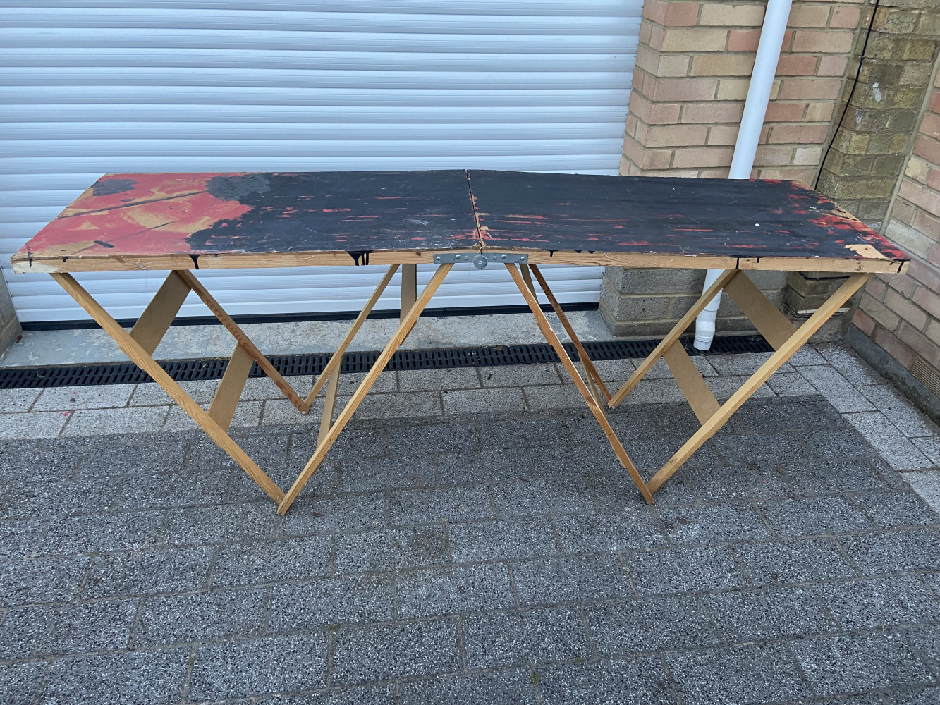 Heavy duty pasting table