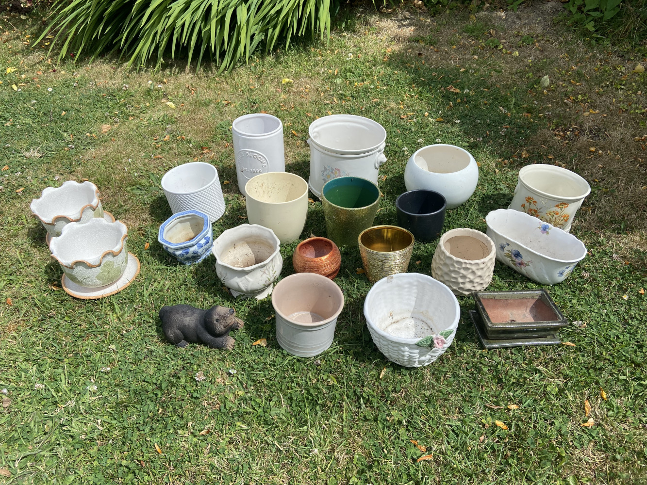 Large lot of small fine plant pots