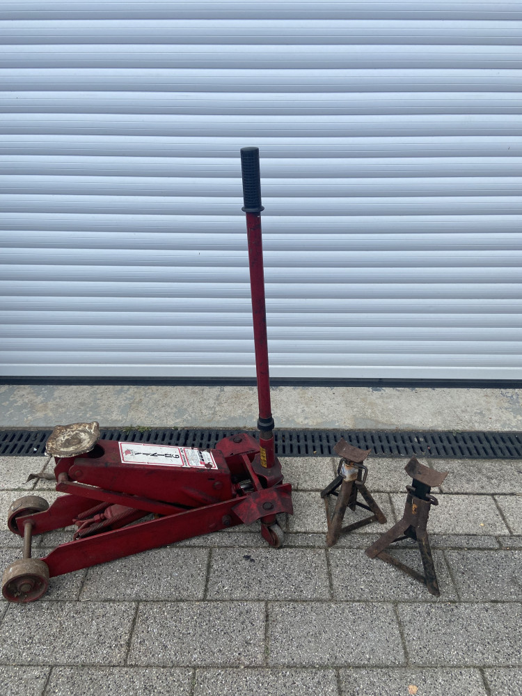 Large heavy trolley Jack and axle stands