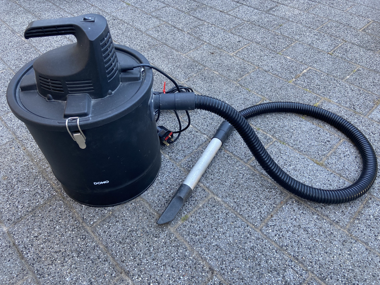 Domo log burner vacuum