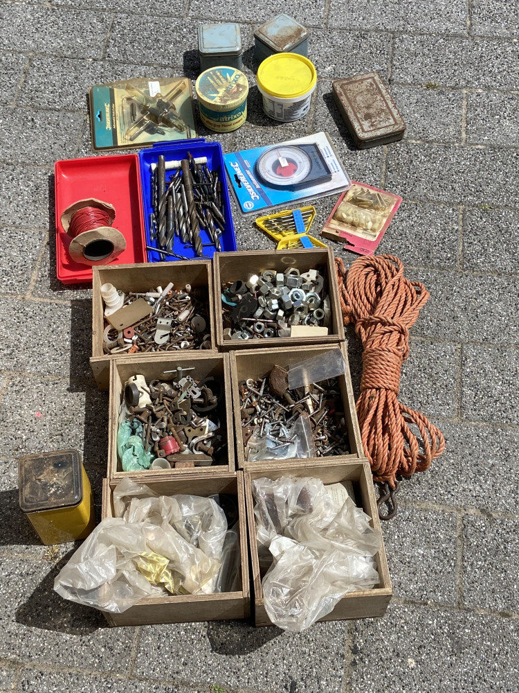 Large lots of fixings, rope and other sundries