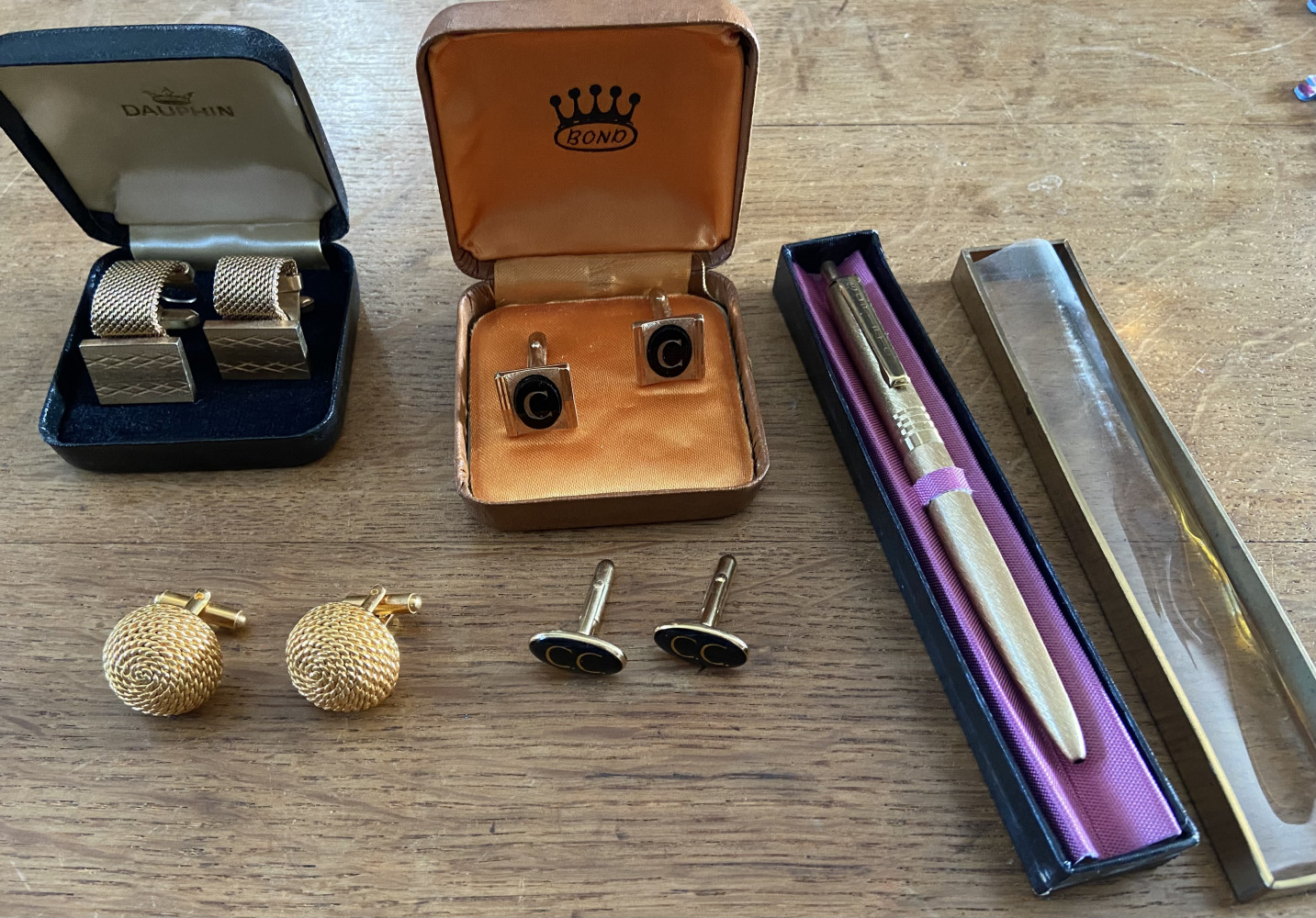 4 sets of Cufflinks and a pen