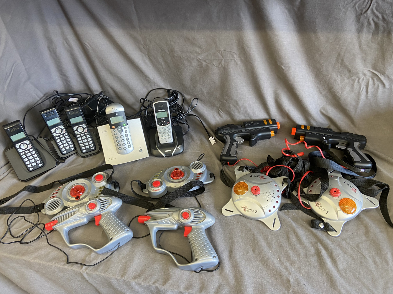 2 Classic Shooting Games and house phones