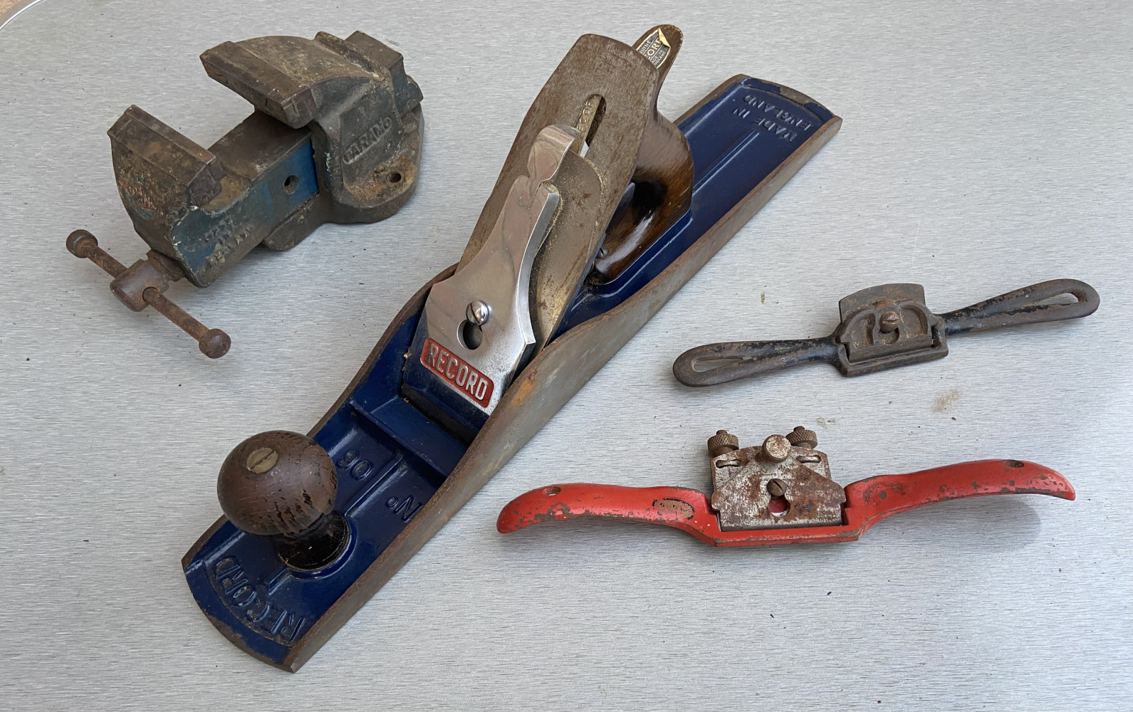 Record No 06 plane, 2 spokeshaves and a Paramo vice