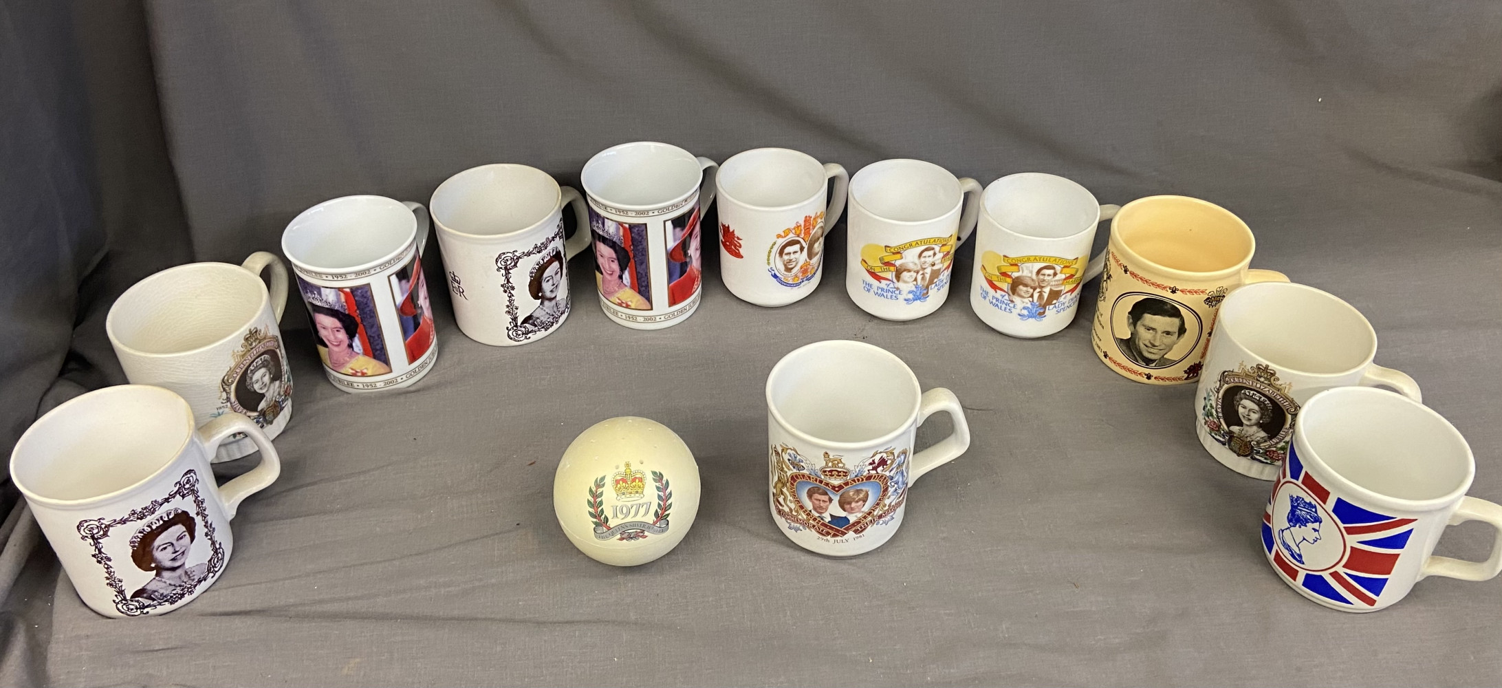 Mixed lot of Royal commemorative mugs