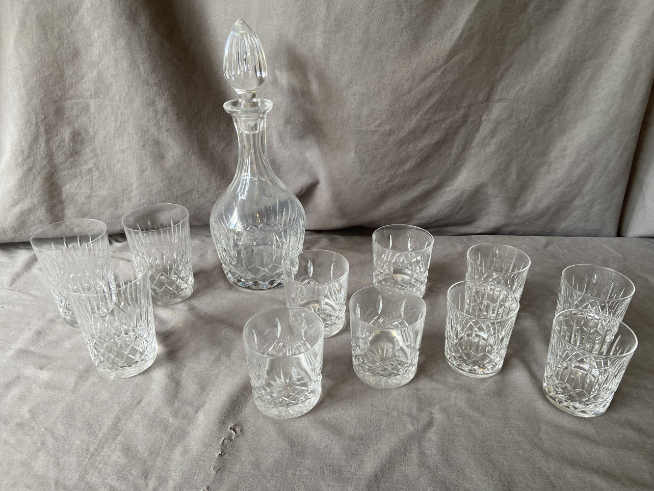 Decanter with 8 glasses and 3 other glasses