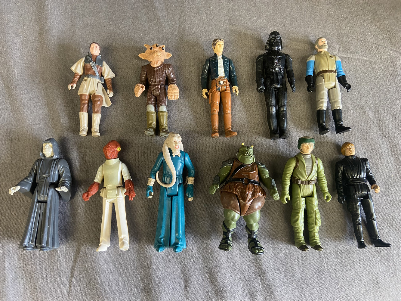 11 Star Wars figures