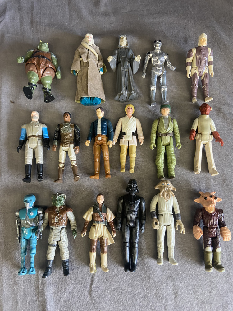 17 Star Wars figures