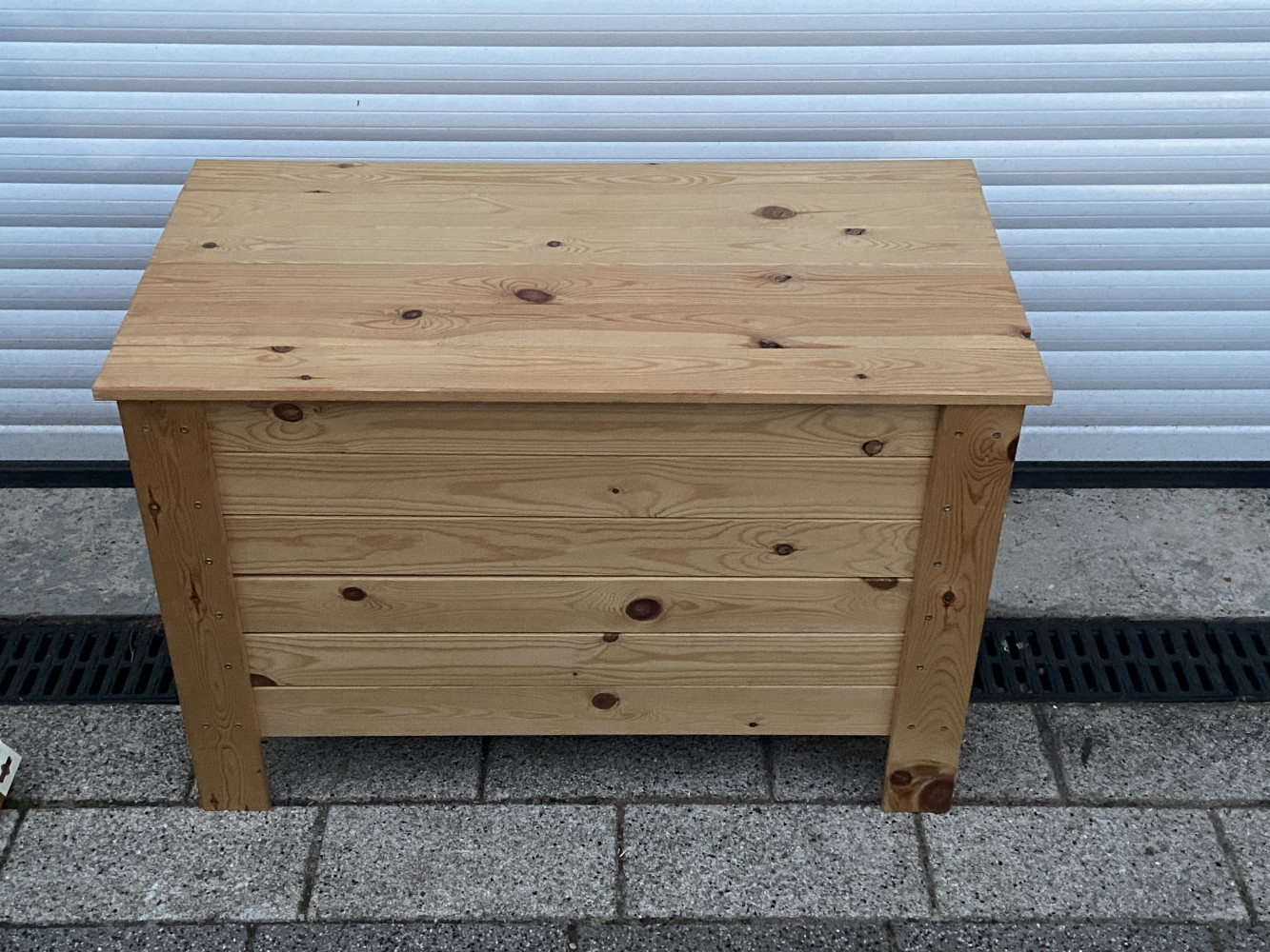Pine Toy box 79 x 42 x 52h cms