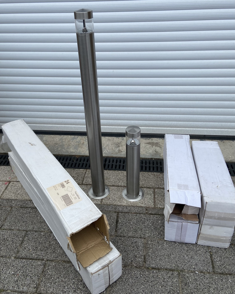 As new set of 6 outside lights 4 small and 2 large ones