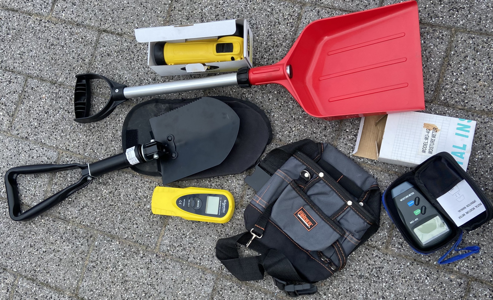Small snow shovel, folding spade and other as new tool items