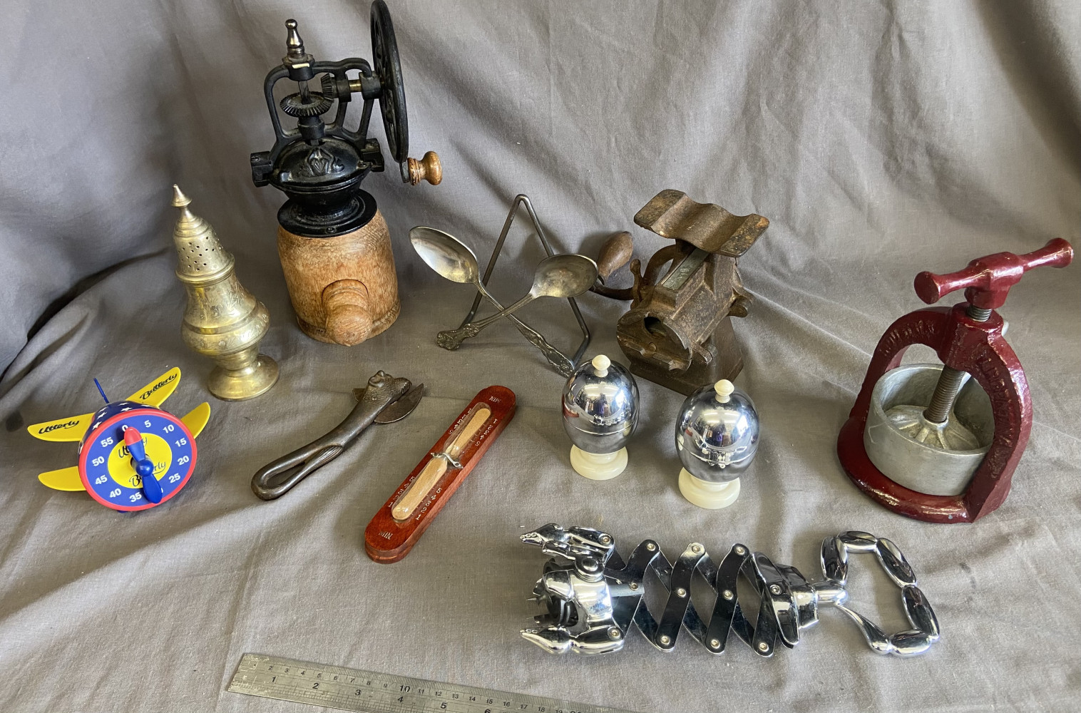 Vintage Kitchenalia, incl coffee grinder, meat grinder, bull can opener