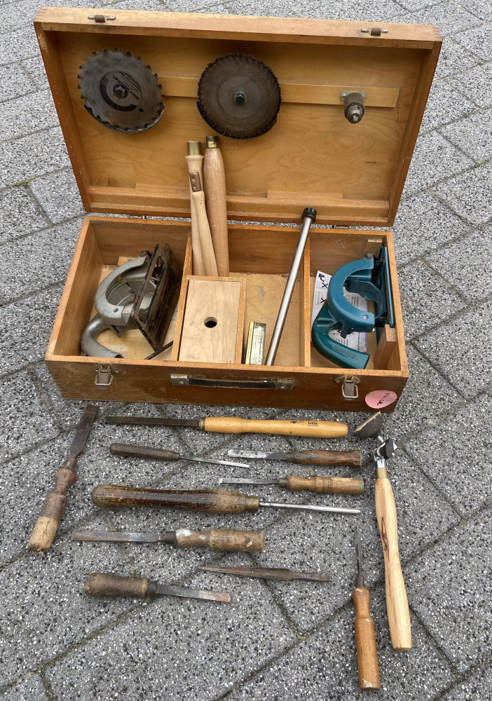 Lathe tools / Chisels and carpenters chest