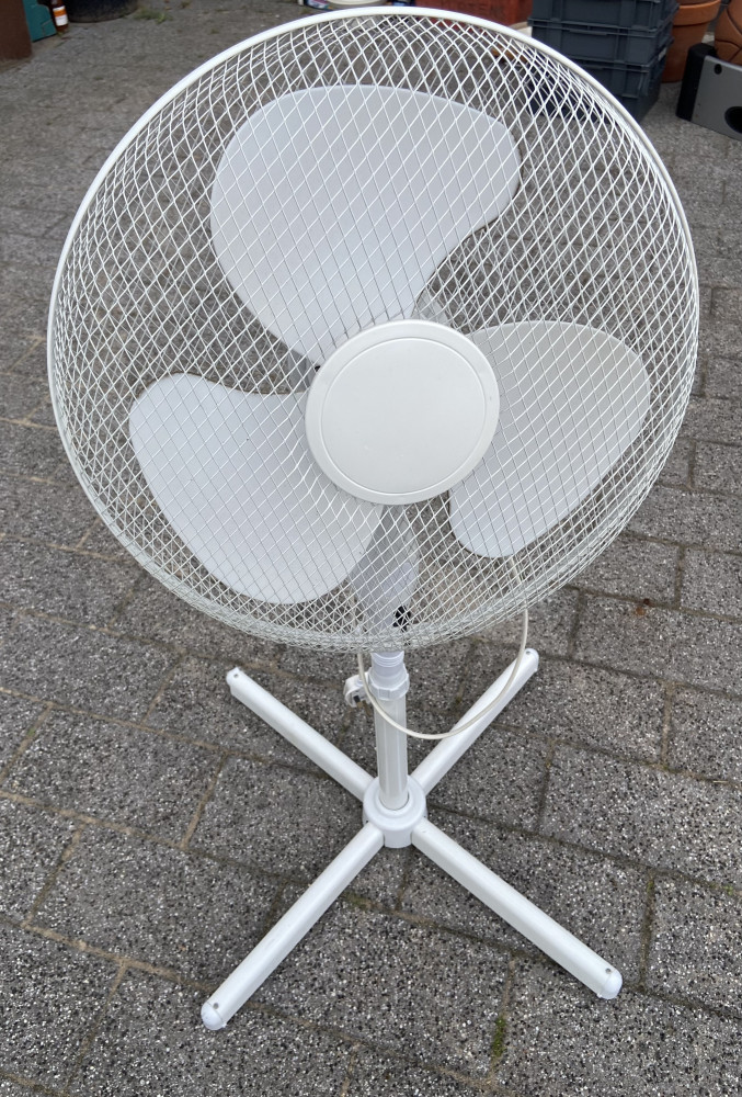 Free standing fan