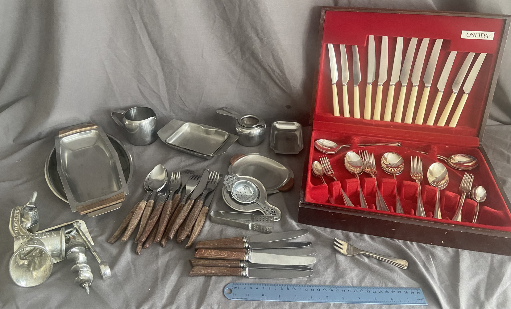 Vintage kitchen wares incl mincer and cutlery