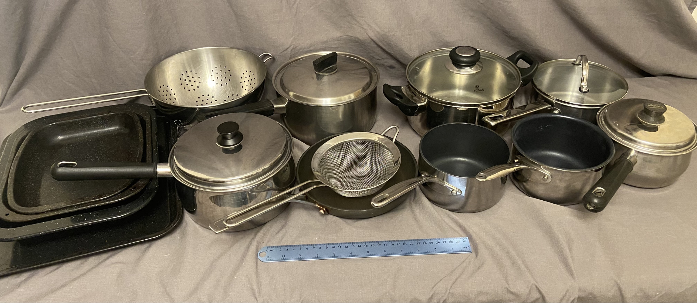 Large lot of Saucepans and oven trays