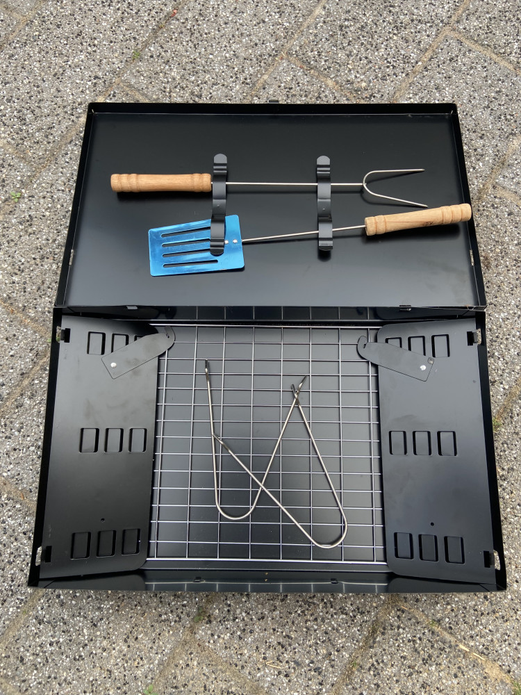 Portable folding BBQ
