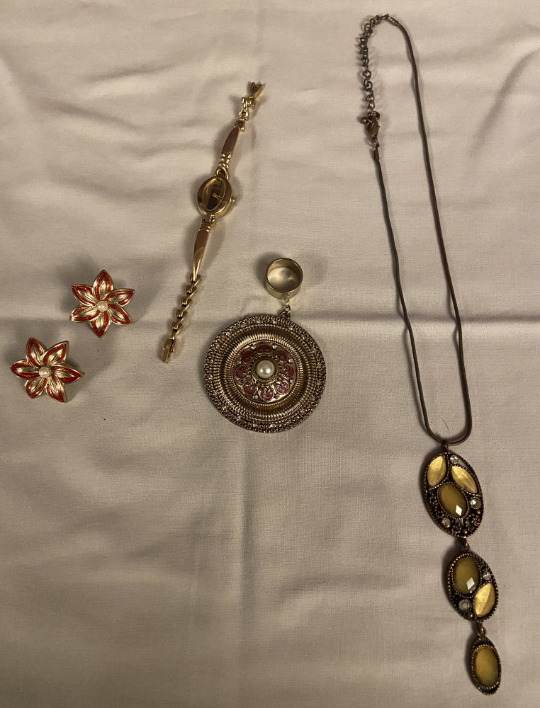 Pair of enamelled earrings and other jewellery