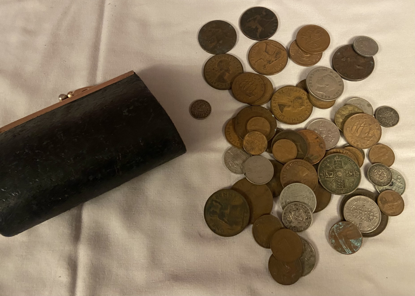 Purse and large lot of mixed vintage coins