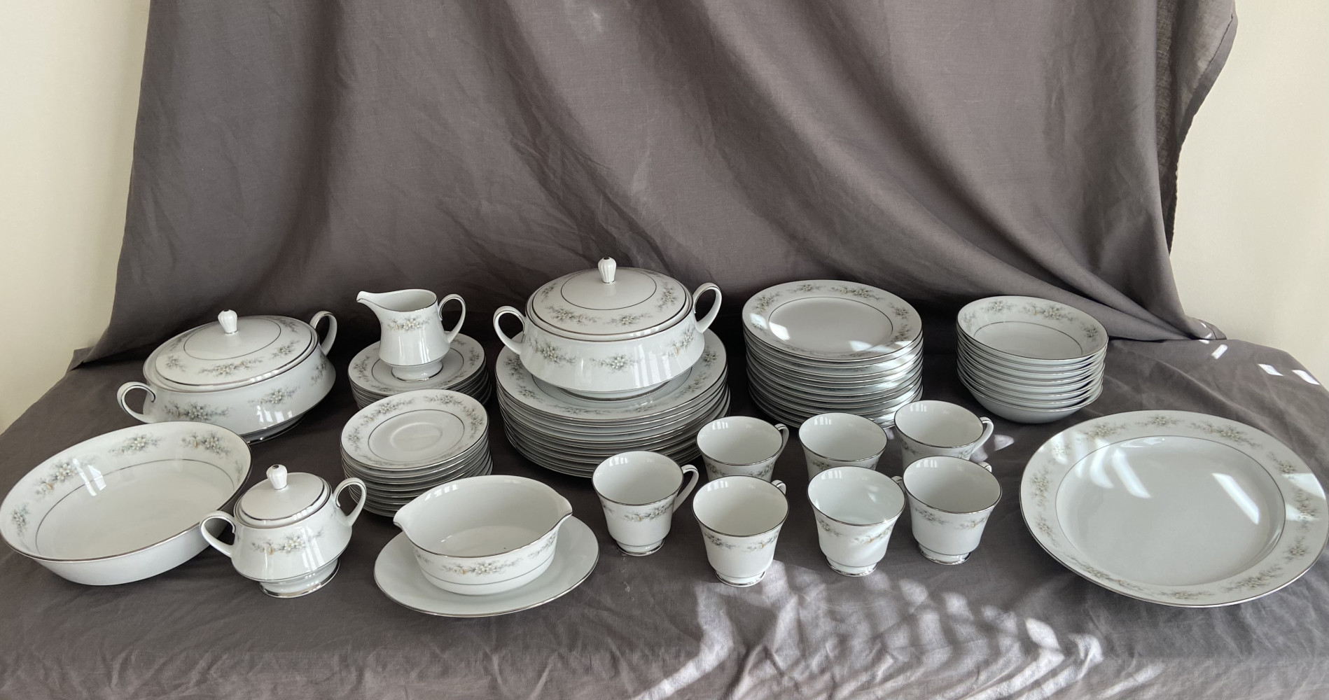 Noritake Melissa 3080 pattern Dinner service