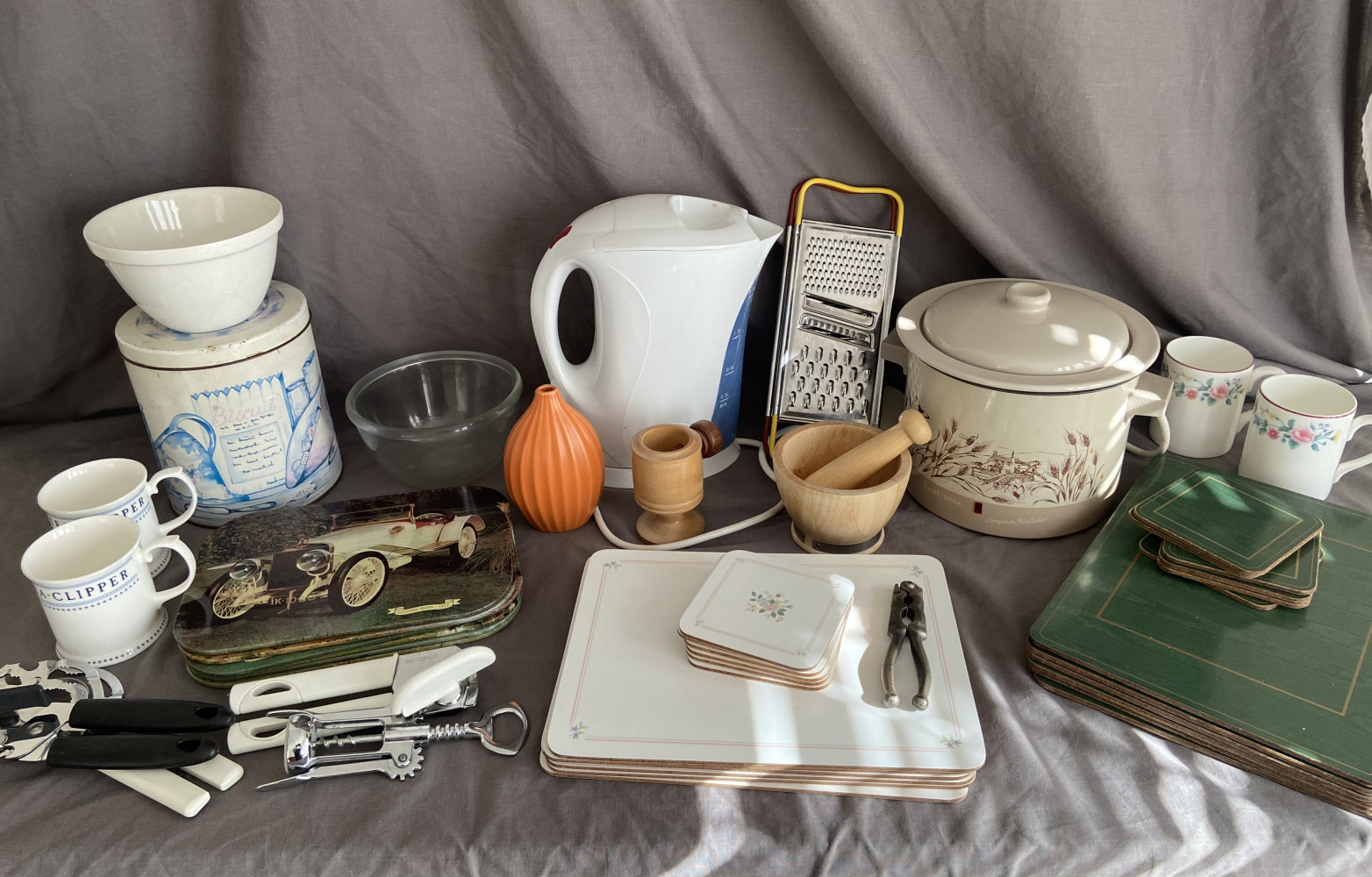 Mixed kitchen items some vintage