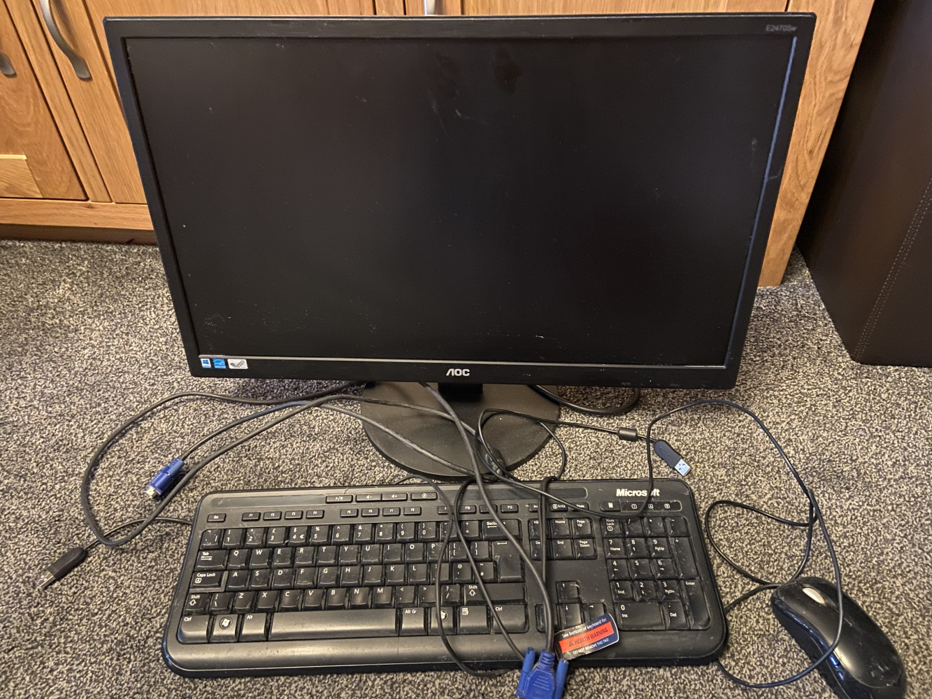 Computer monitor, keyboard and leads
