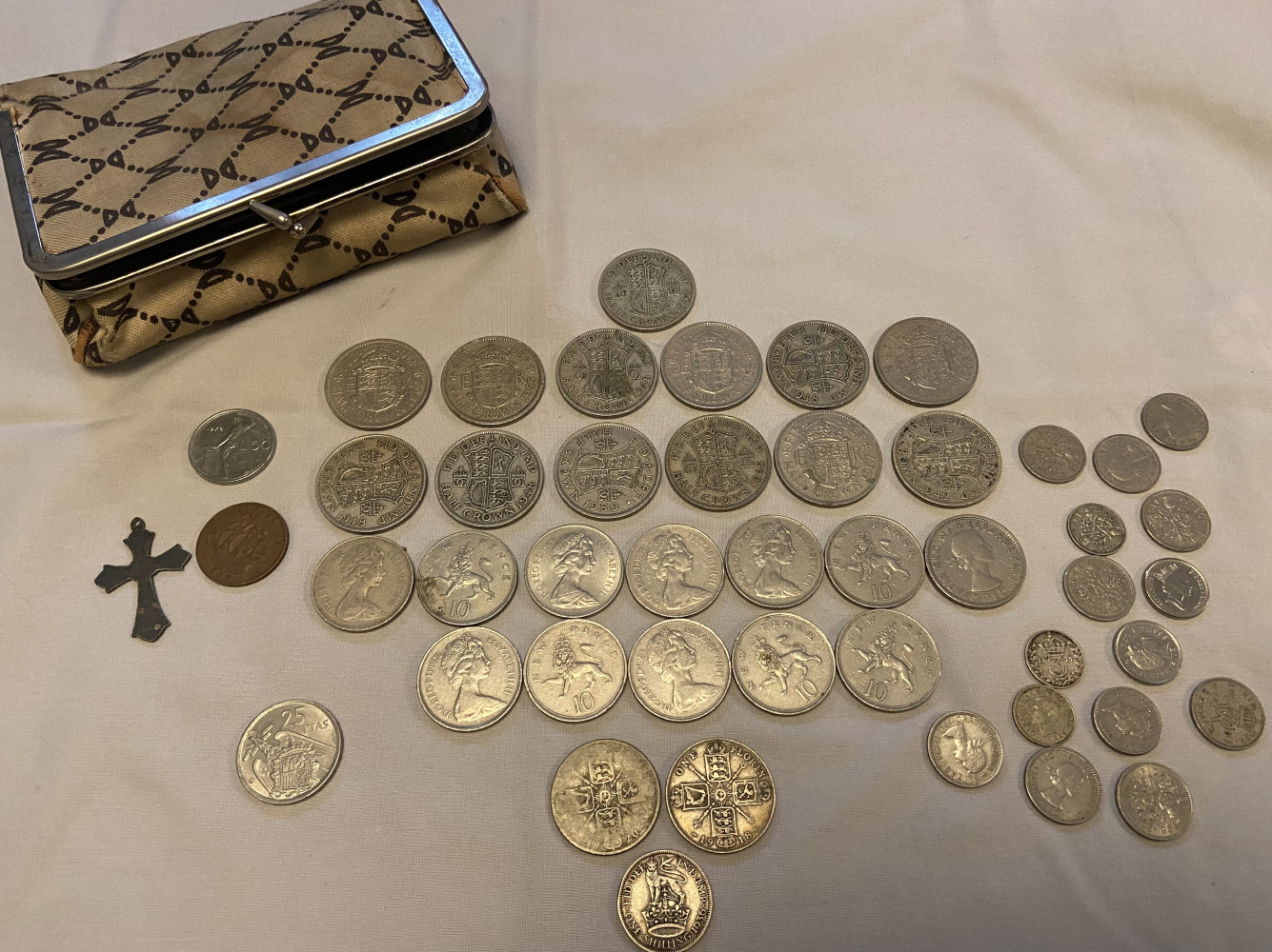 Mixed lot of old British coins incl 13 half crowns and florins and other mixed coins
