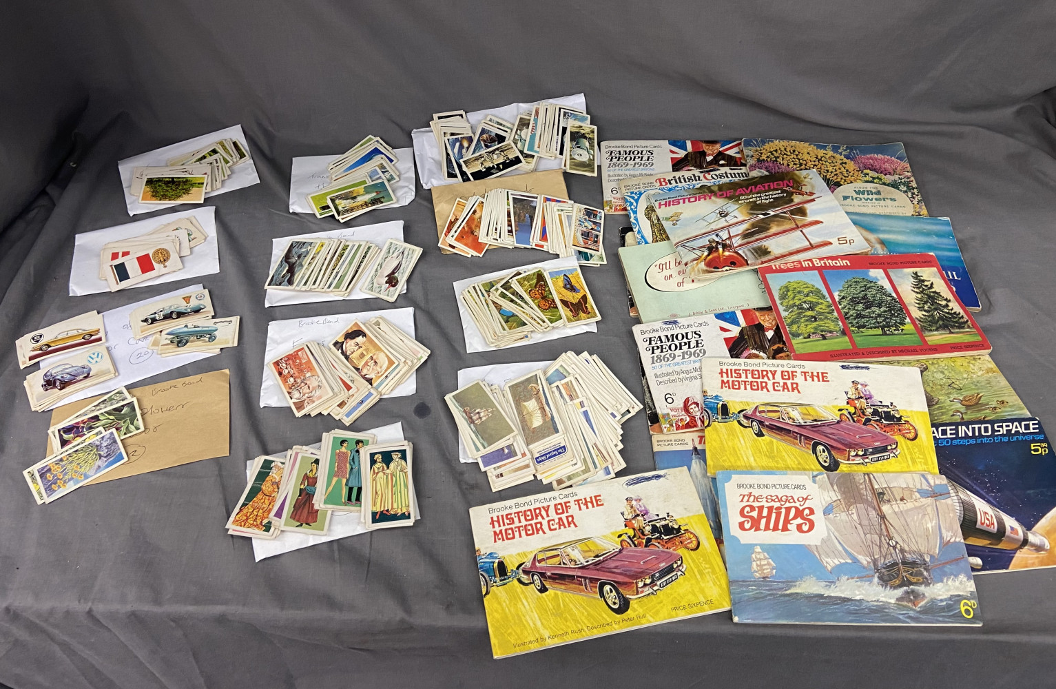 Huge lot cigarette of cards and books