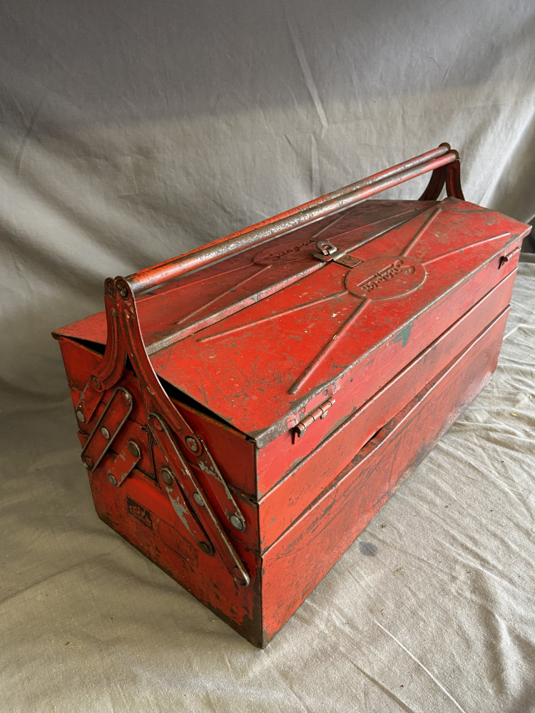 Vintage Snap On tool box with some snap on spanners