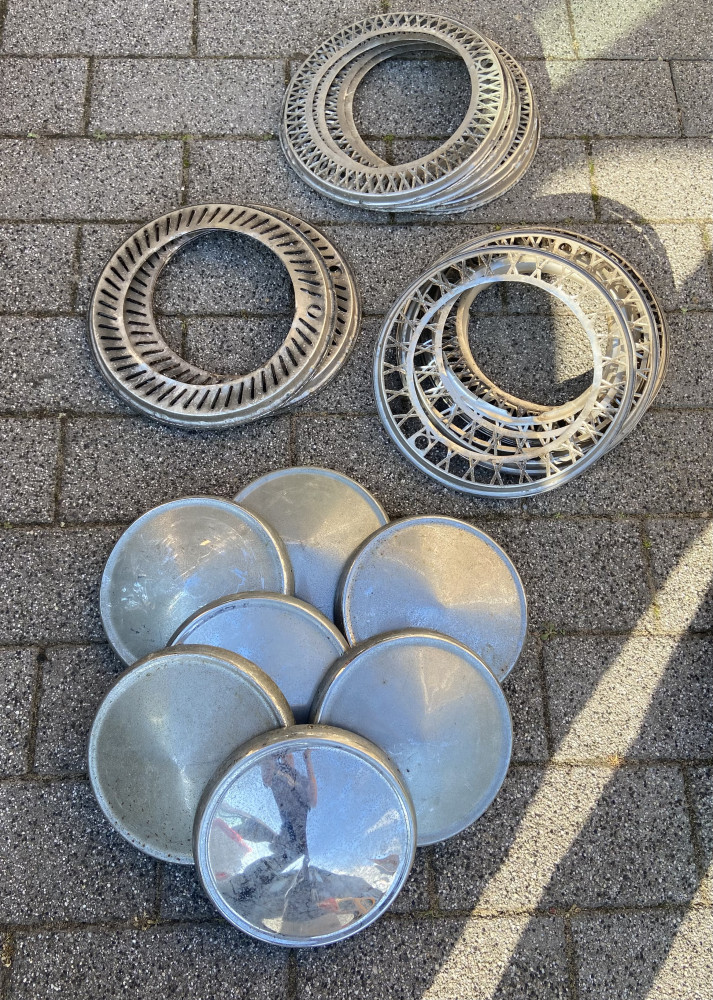Mixed car hub caps