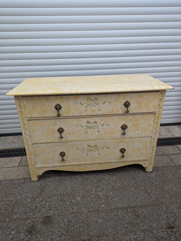 Small Vintage Chest of Drawers
