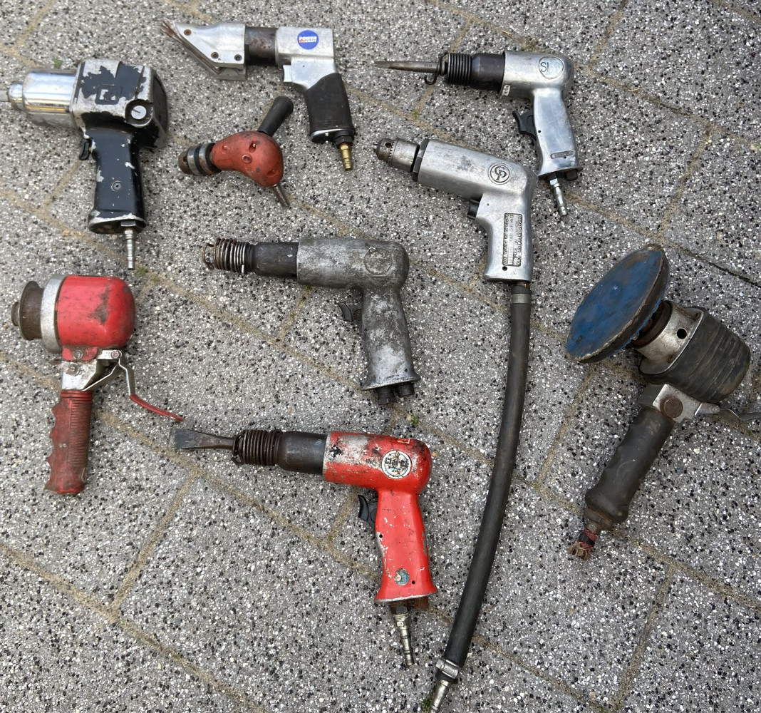 Large mixed lot of air tools