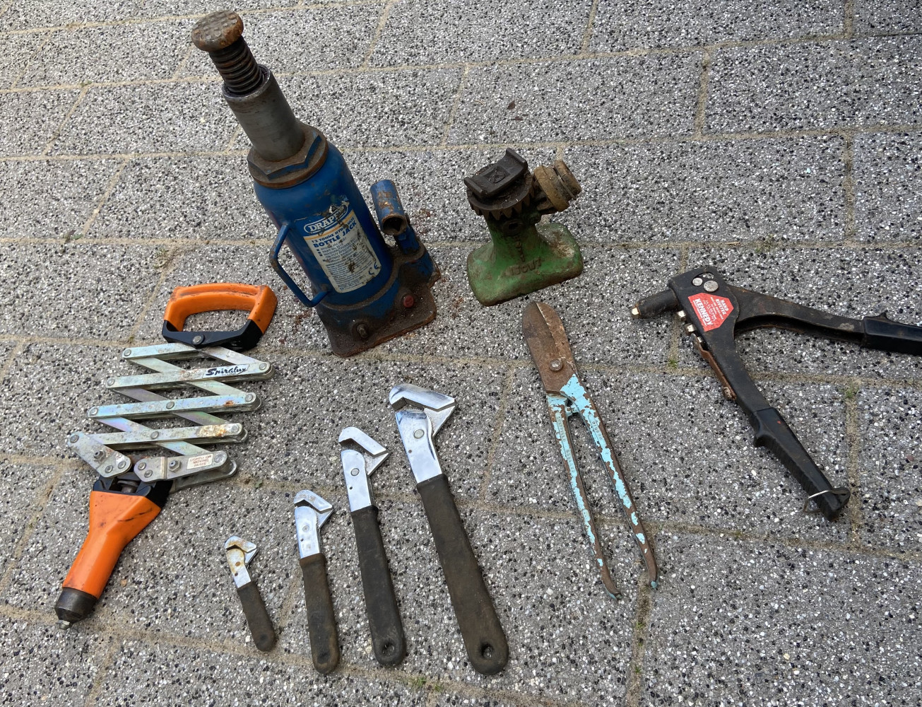 Draper bottle jack and other garage items