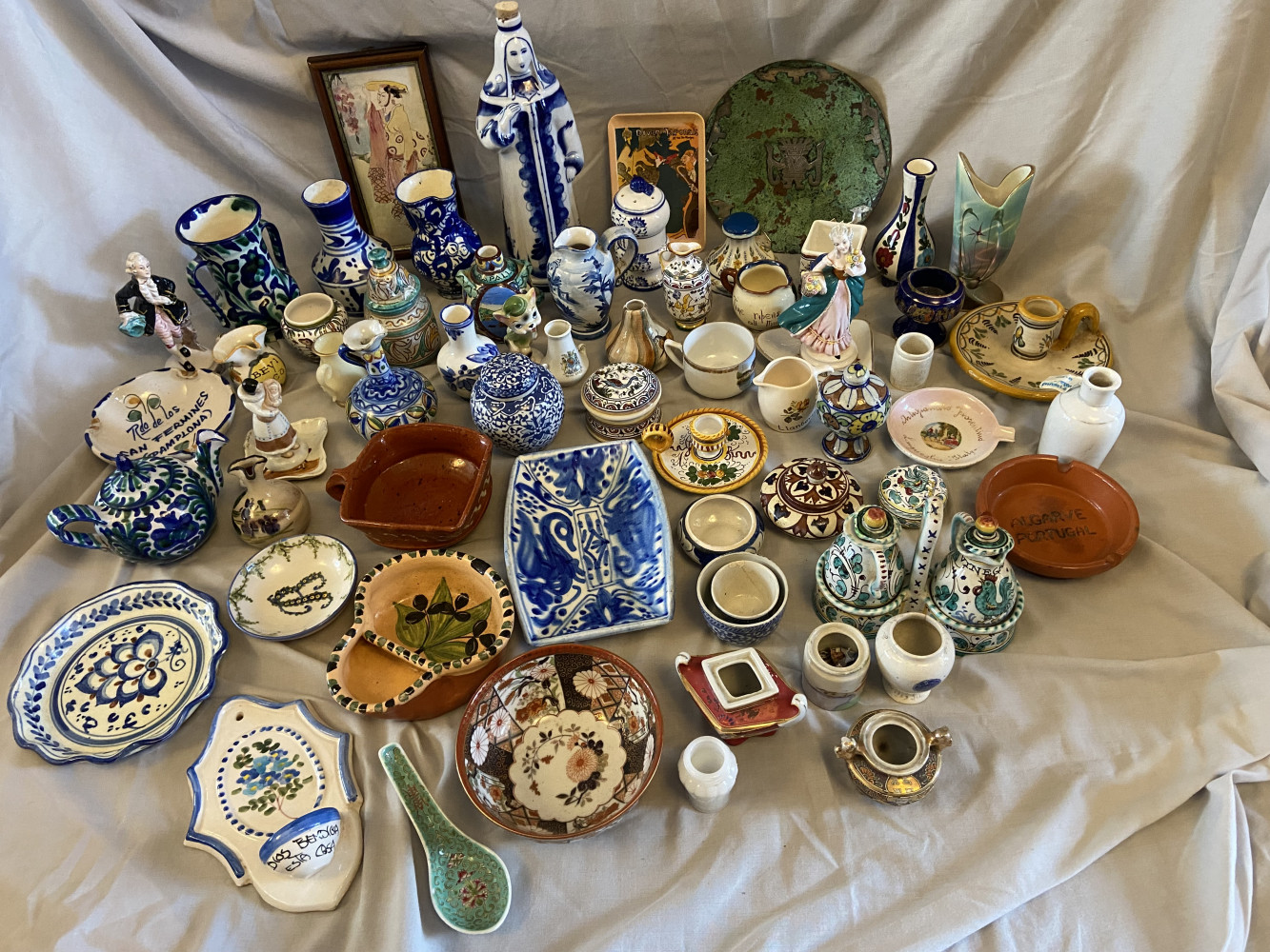 Huge lot of Tourist pieces from various parts of the world