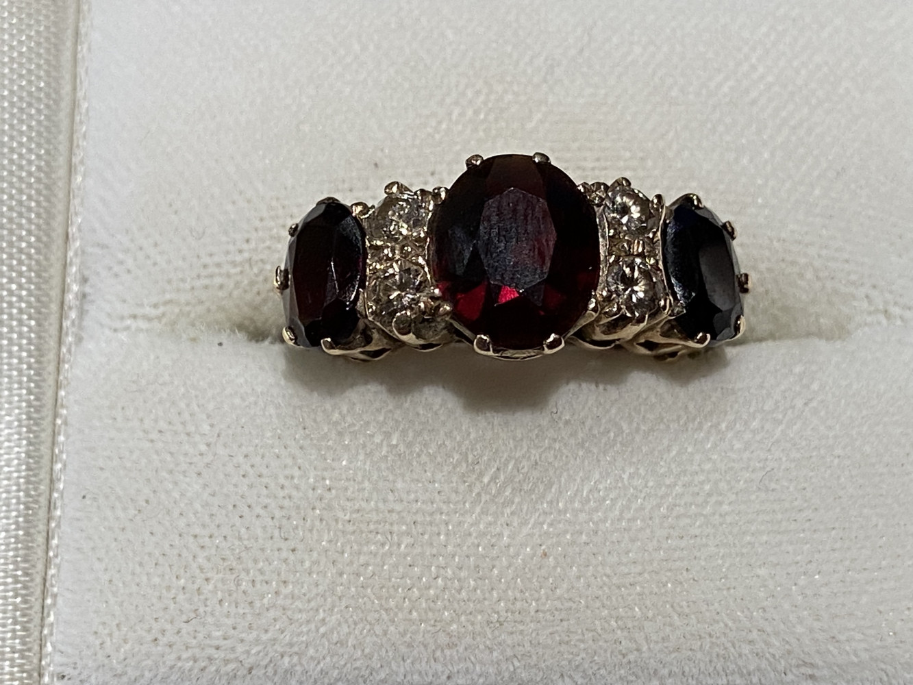 Vintage three-stone garnet ring 9ct