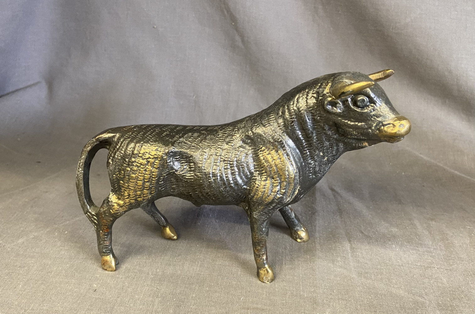 Heavy hollow bronze bull