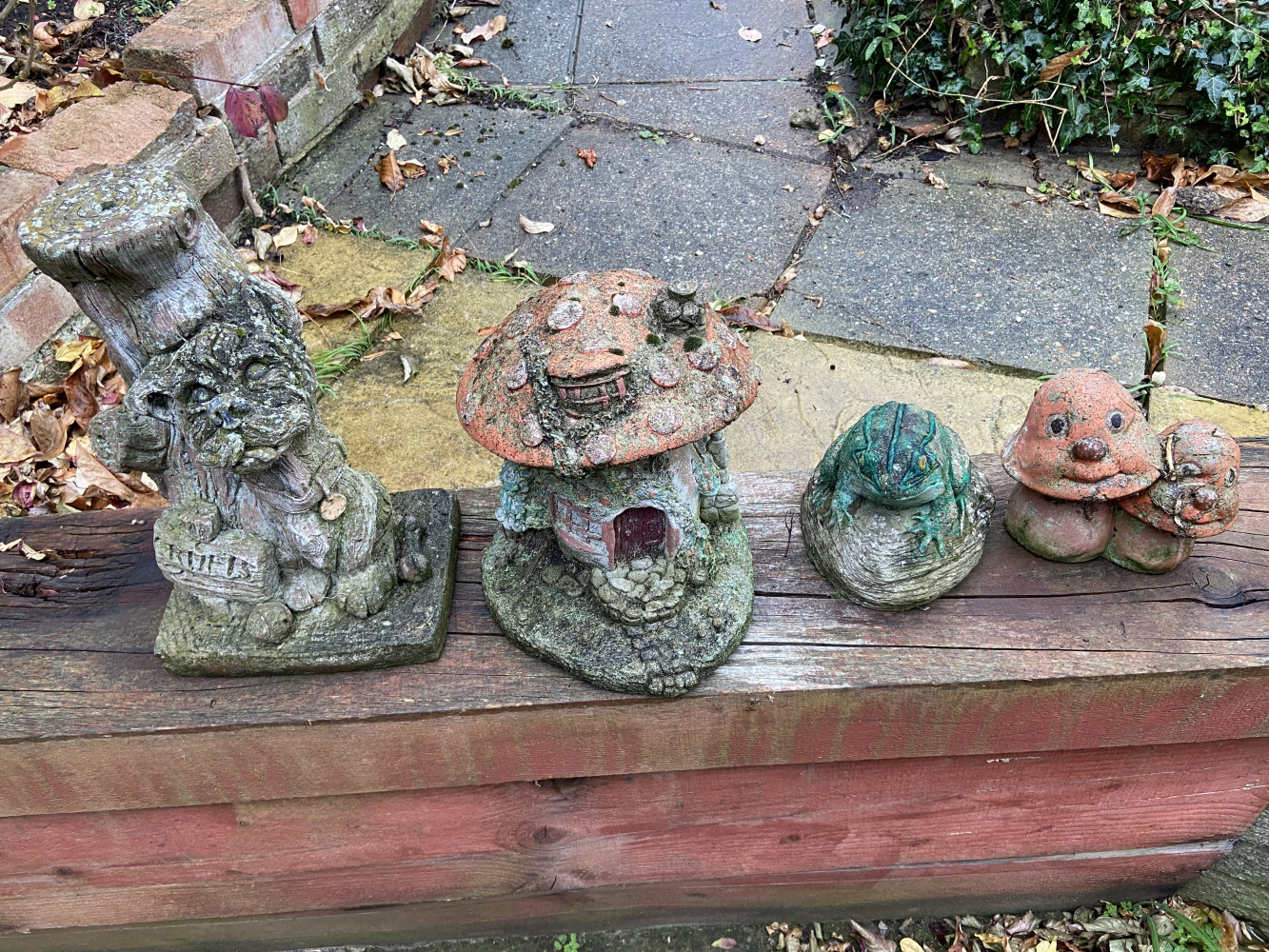 4 garden ornaments