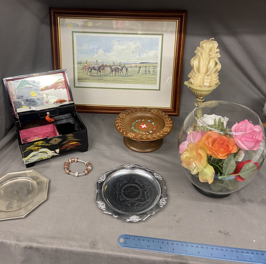 Mixed collectable lot including limited edition print of horse racings