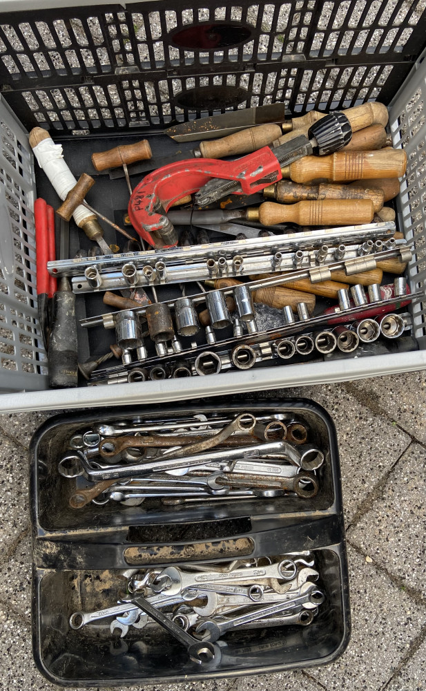 Mixed chisels, sockets and spanners