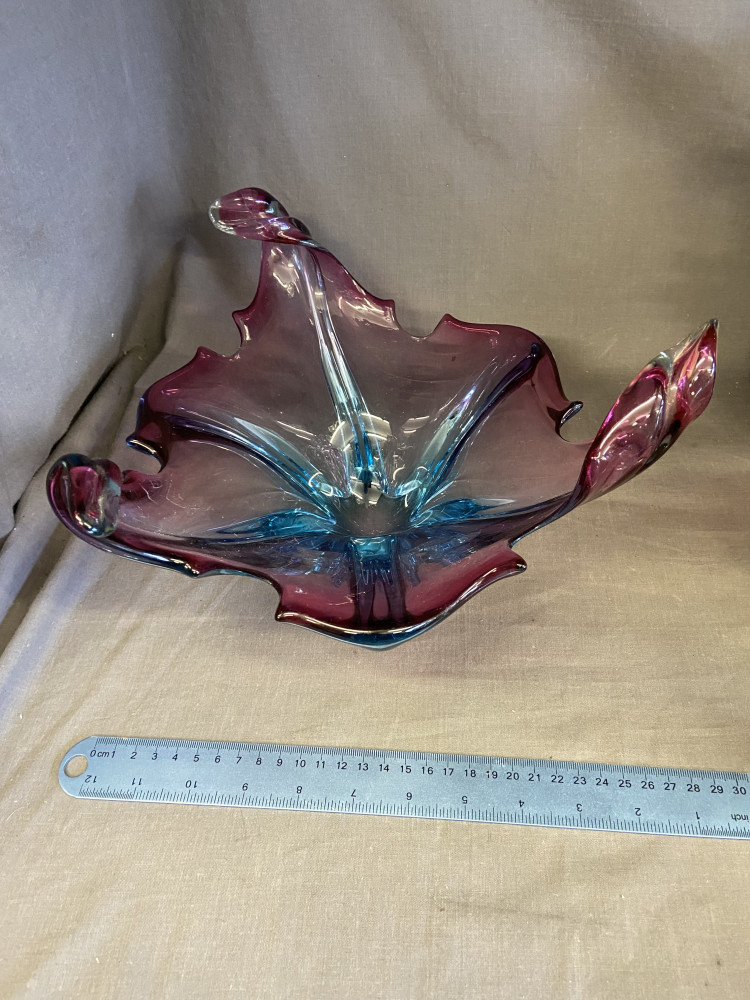 Large mid-century Murano glass bowl or centerpiece in purple and blue tones, made in Italy around the 1960s