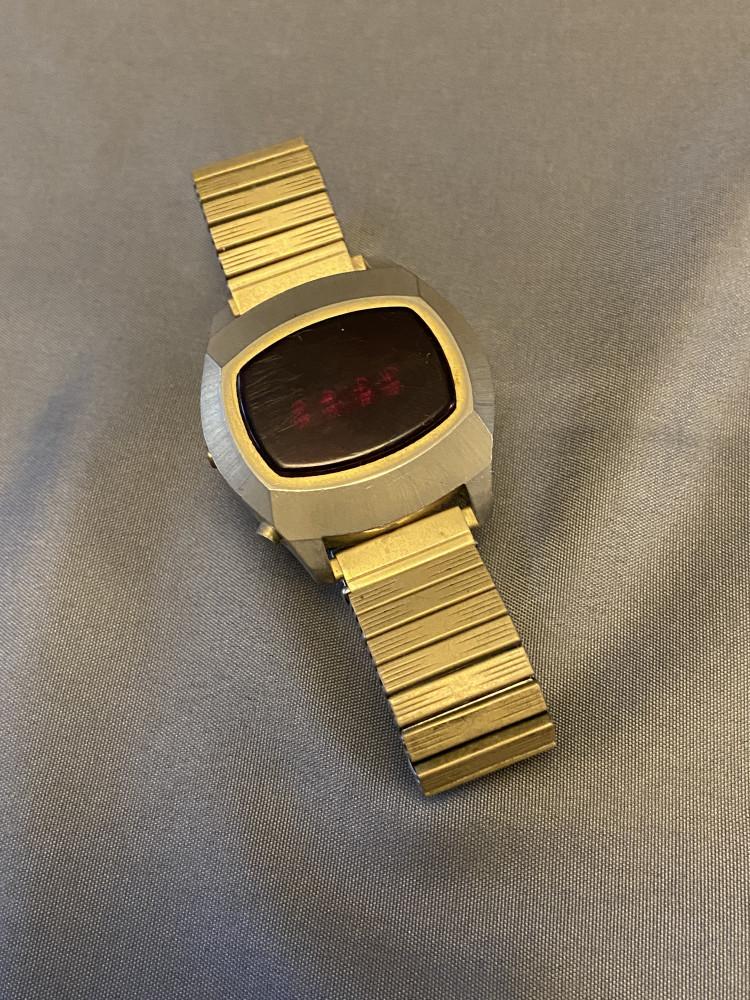 This is a vintage Phasar Quartz LED watch, likely 1970S