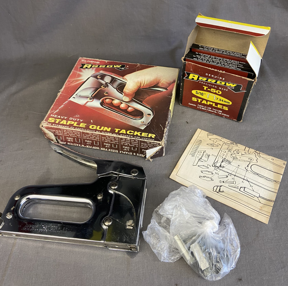 Staple Gun and Staples