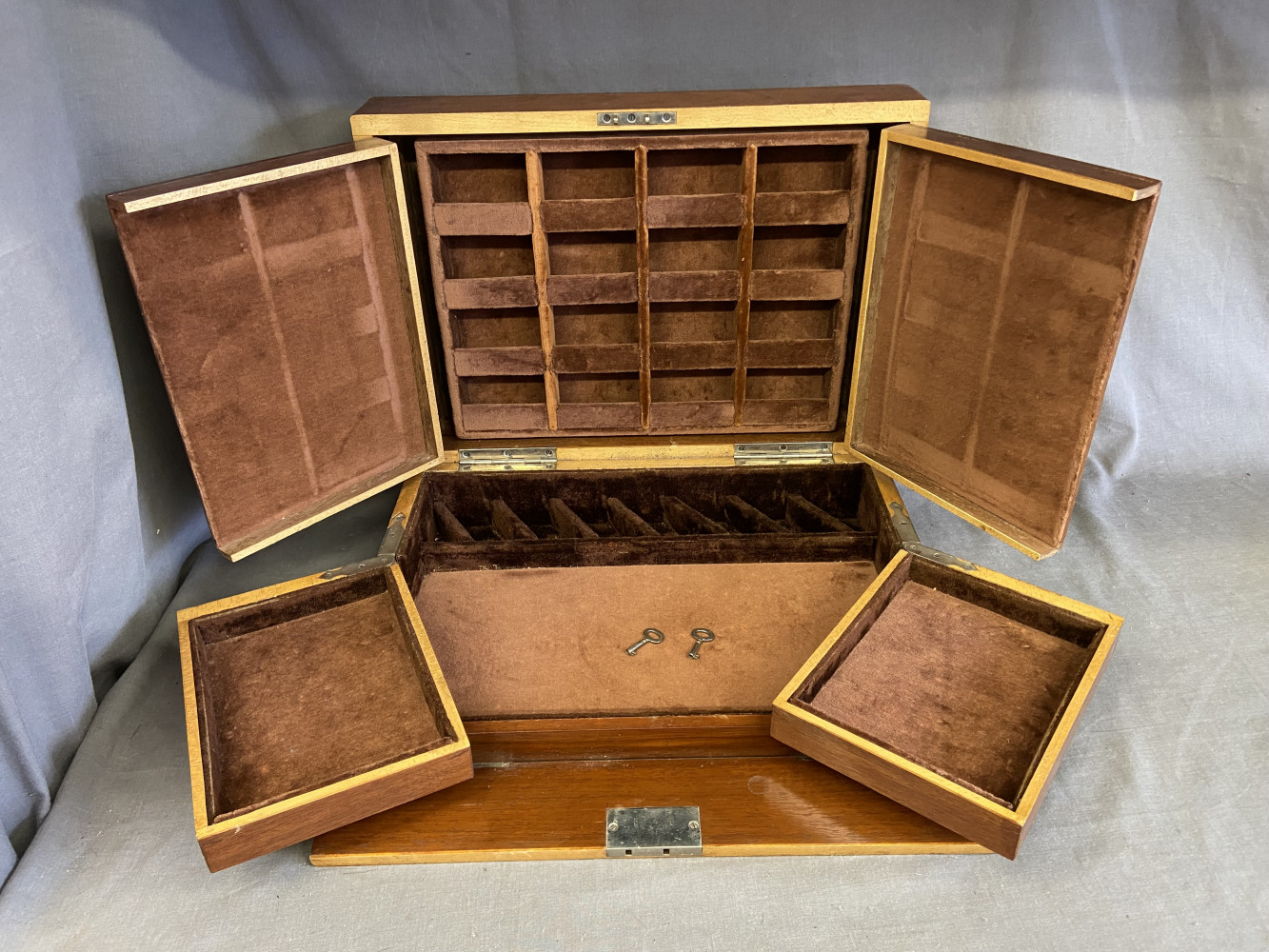 Wooden inlaid Jewellery Box 37 x 26.5 x 12 cms with two keys