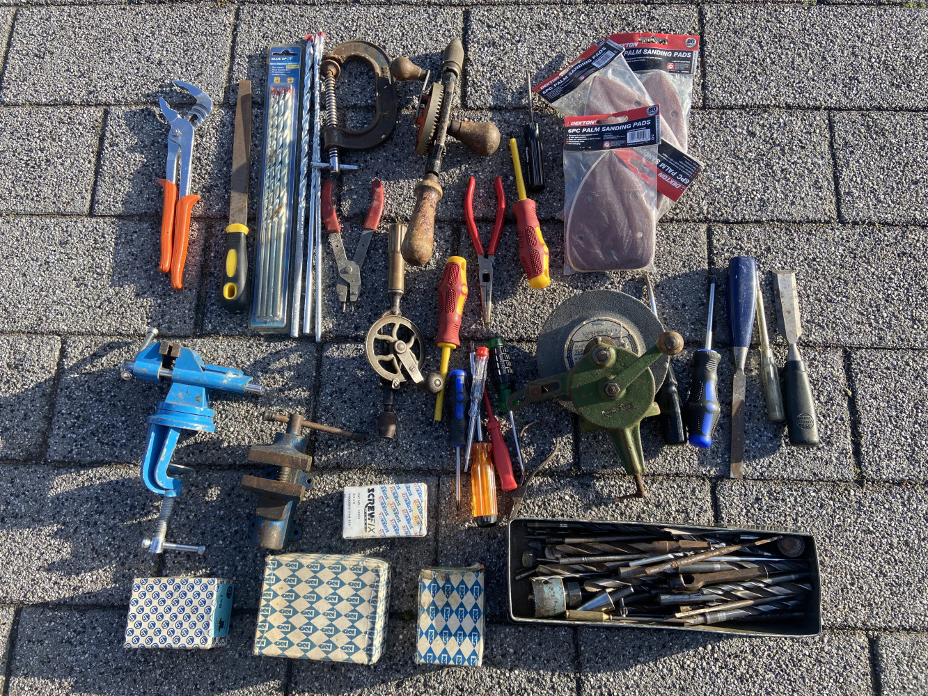 2 small vices and other tools