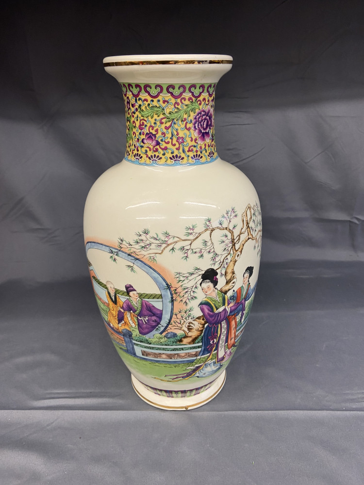 Chinese 1920s-30s republic period Vase approx 35cms tall