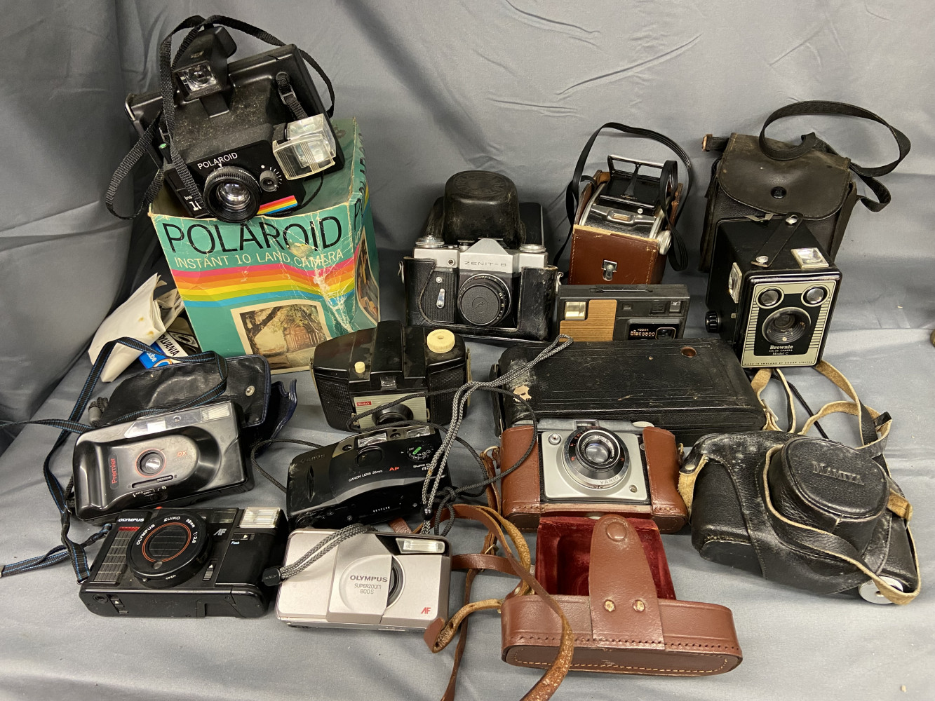 Large mixed lot of cameras including antique cameras and vintage polaroid