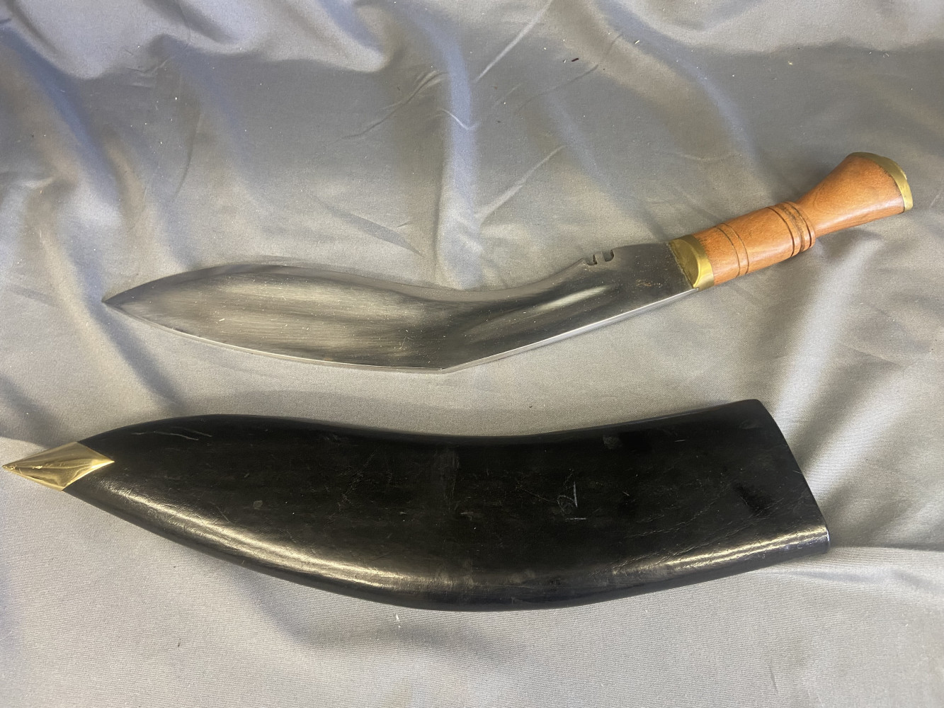 Genuine Gurkha Knife not a repo in leather case