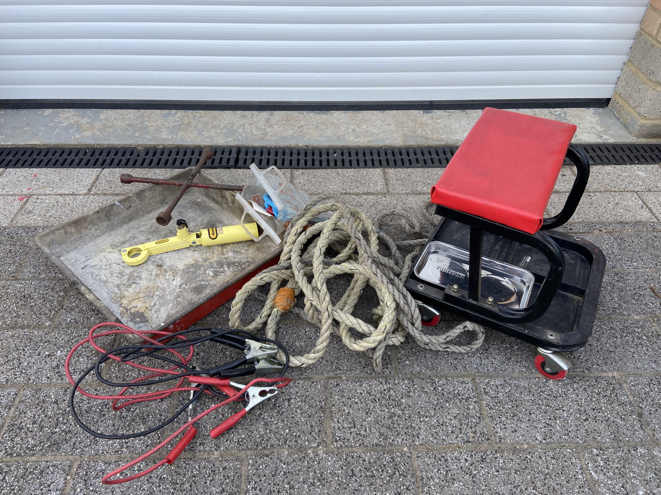 Garage Sundries, oil tray, lock, leads, tow ropes and seat