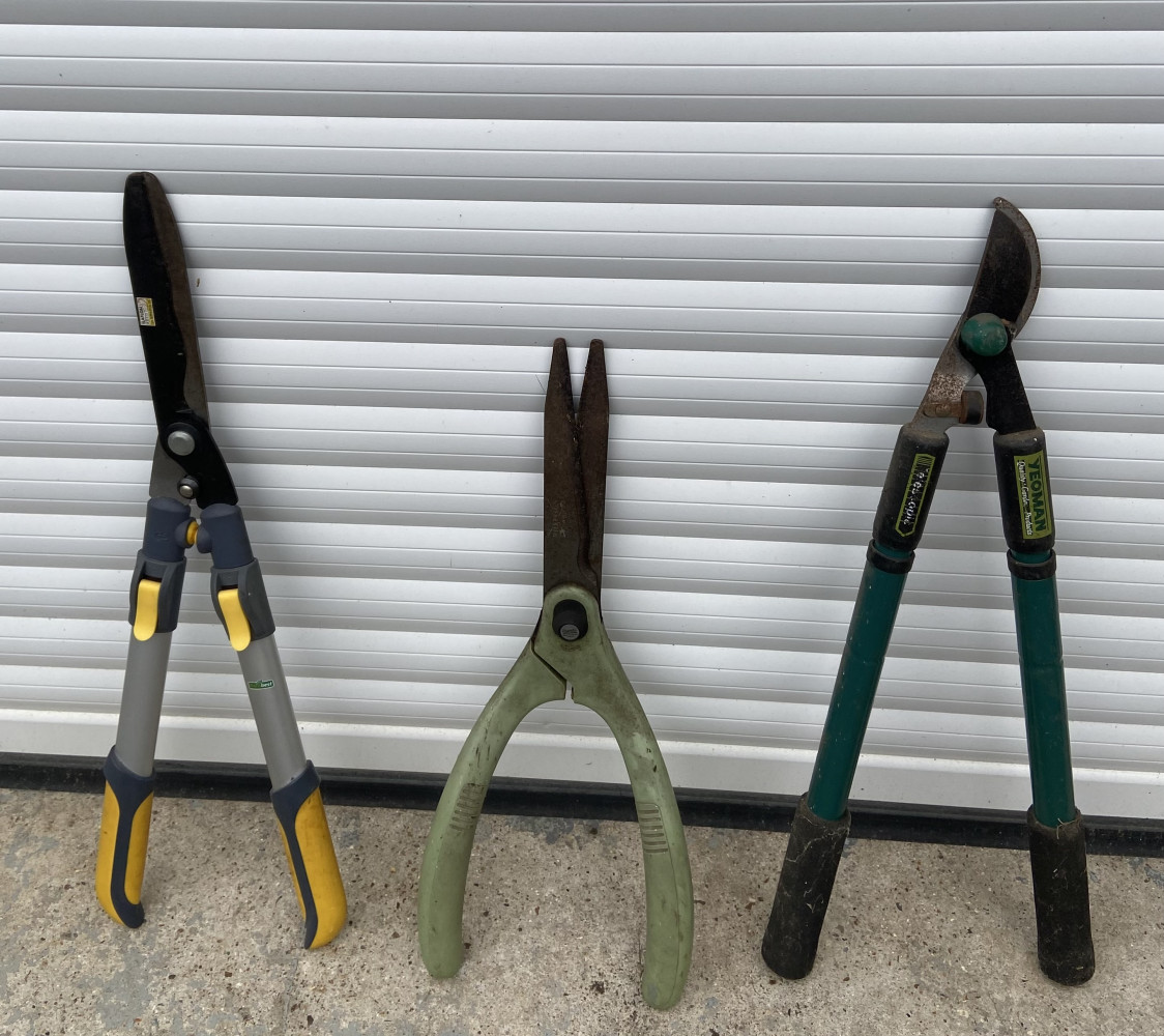 2 sets of extendable loppers, and garden shears