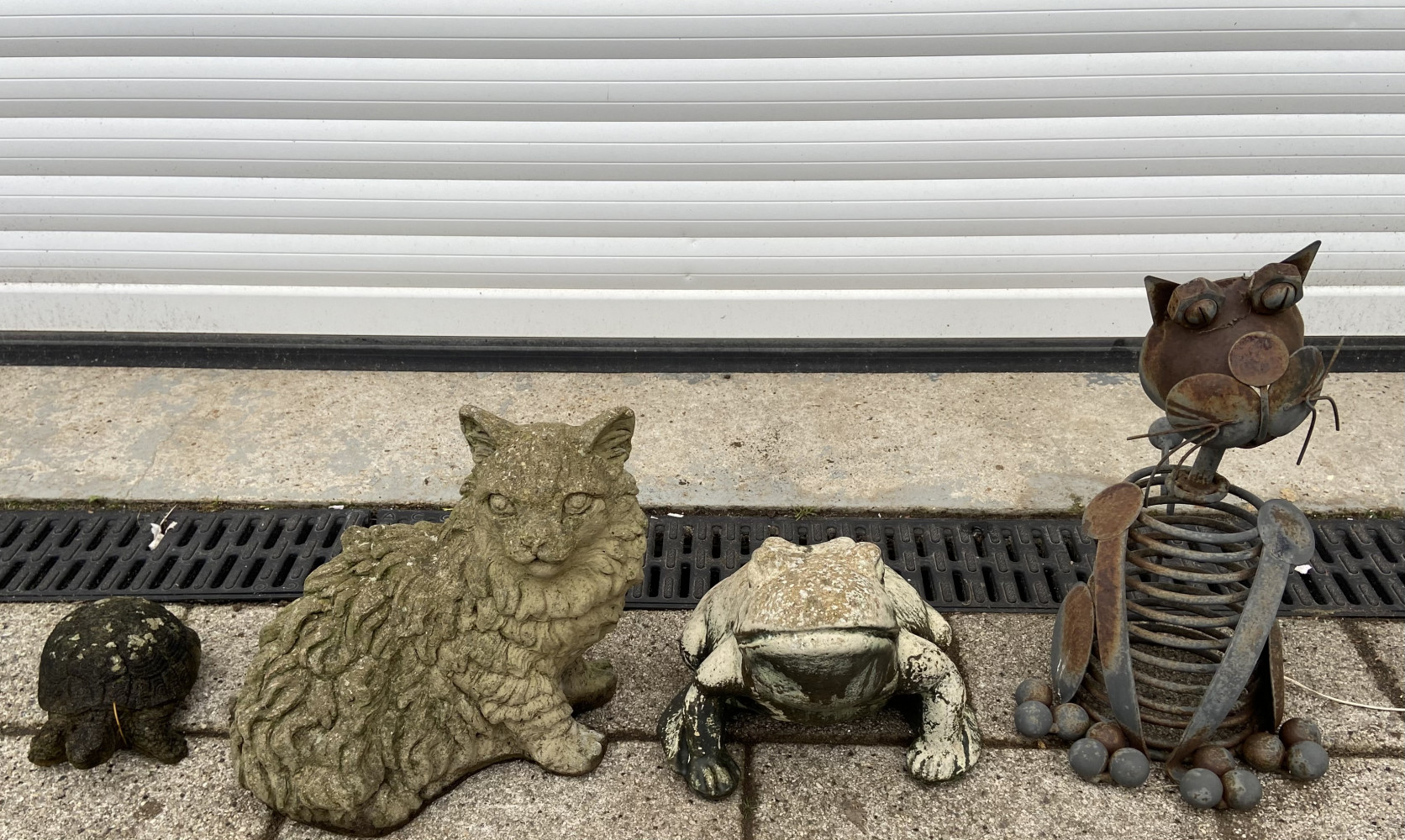 4 garden ornaments including metal cat